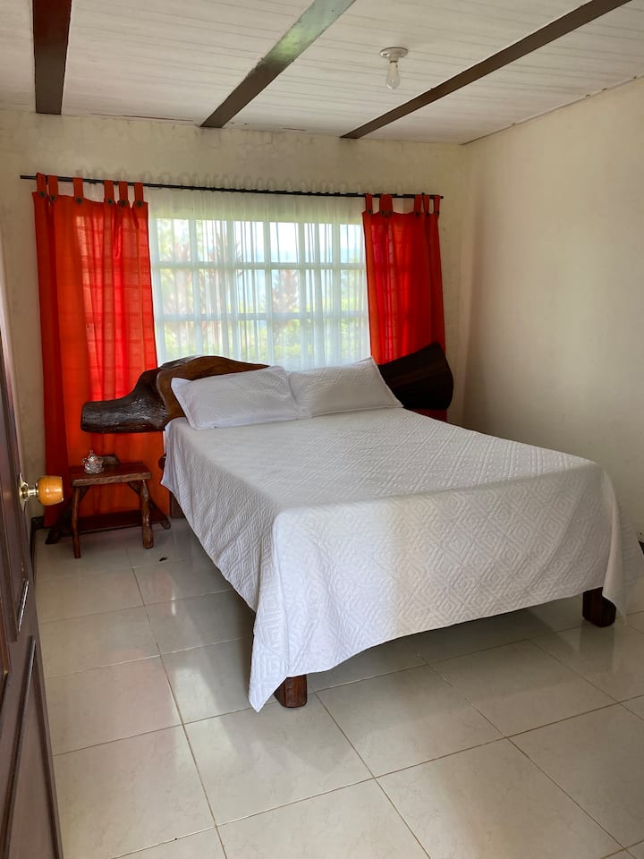 سرير مصنوع من الحرفيين المعترف به في البلدية 