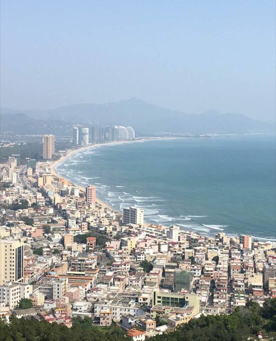 右湾是浪涛汹涌的东山海