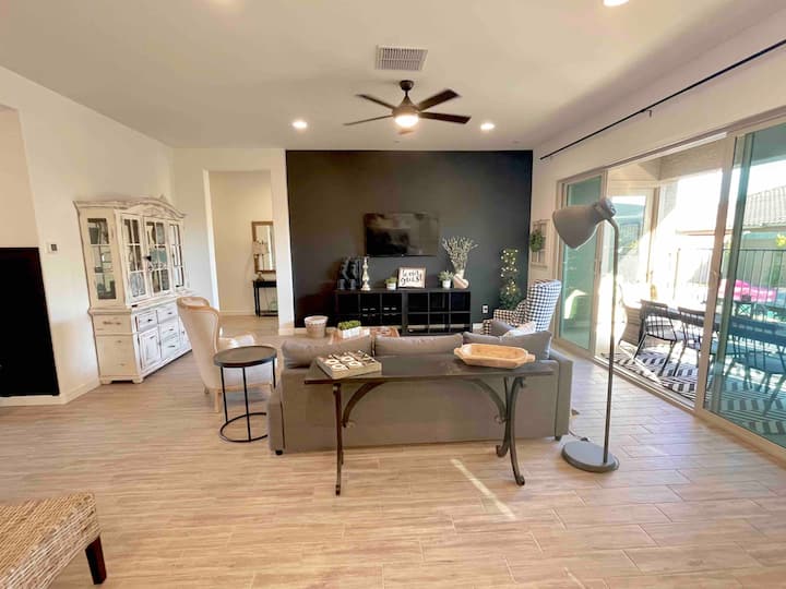 Всекидневна – 60-инчов смарт телевизор/семейни настолни игри, игрална система WII