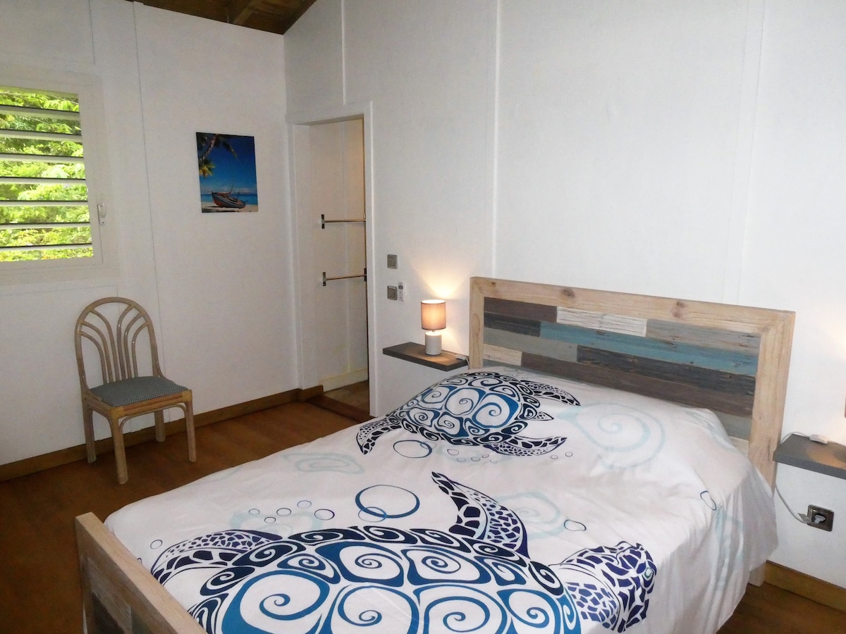 Habitación con cama de 140 x 190