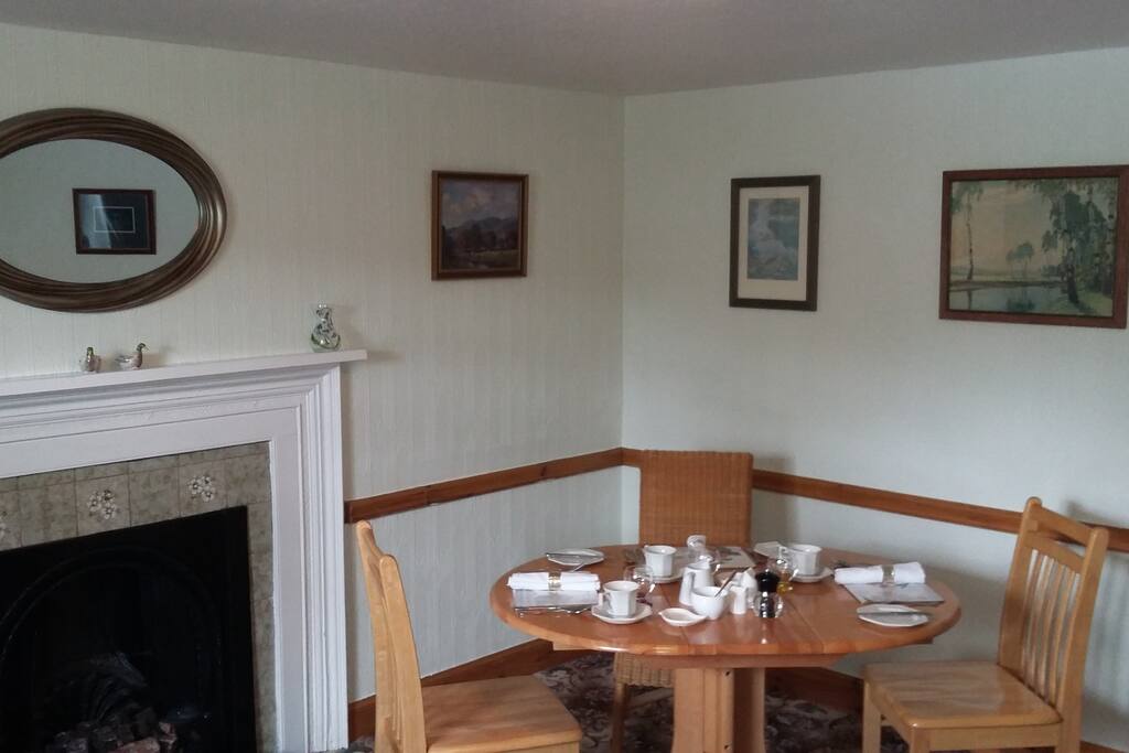 Breakfast dining room