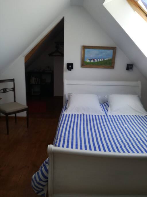 Chambre double avec toilette et lave main