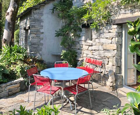 Idyllic house in park-like large garden
