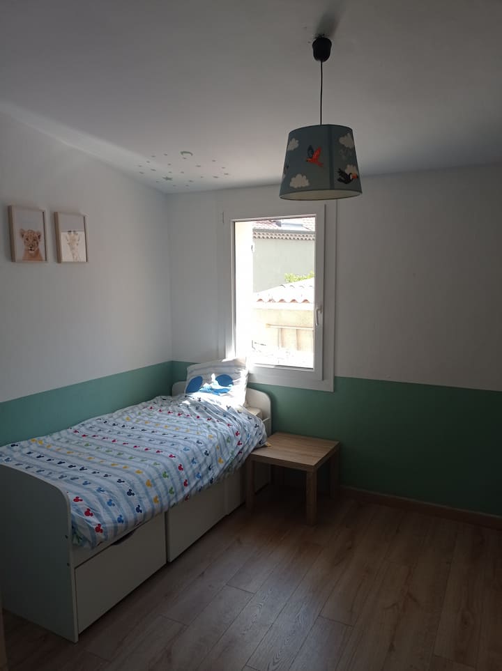 Spavaća soba 2 s klima-uređajem.