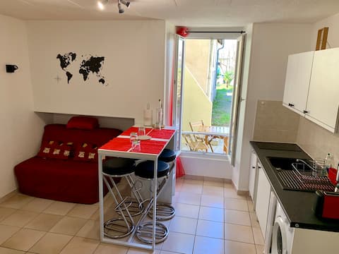 LOFT & GARDEN, PARKING - 900m Center & PAU Station