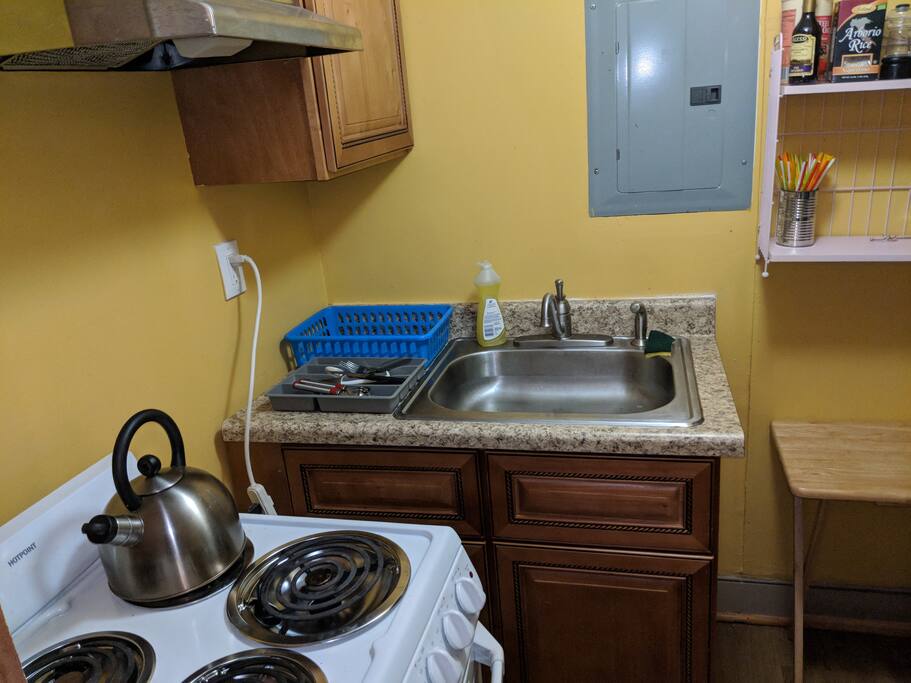 Clean, efficiency kitchen