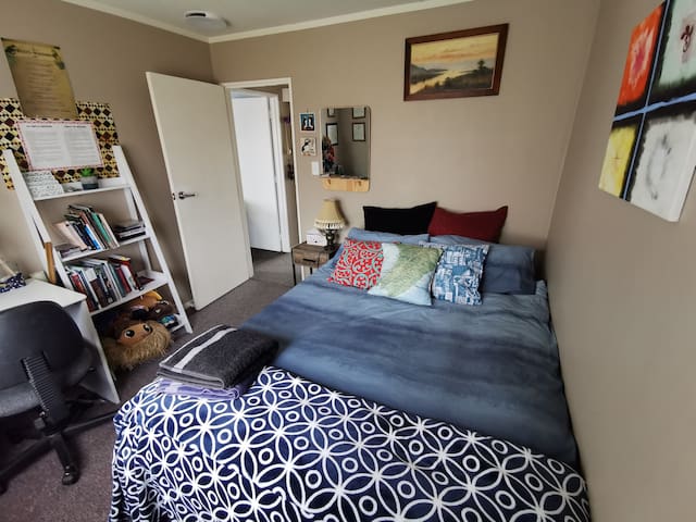 Cosy room in Feilding!