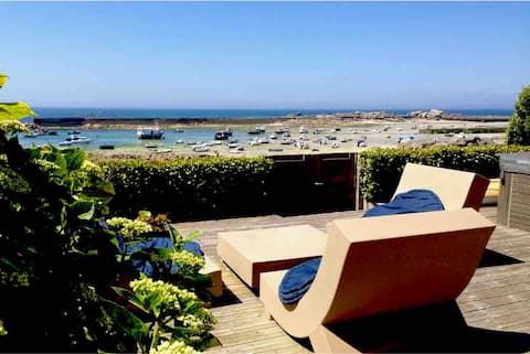 Top Airbnb: Le Paradis Bleu, a house on the water! in Plouescat