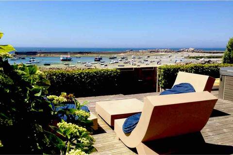 Le Paradis Bleu, a house on the water!