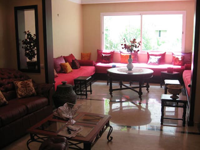 1 chambre privée et indépendante dans un apt.