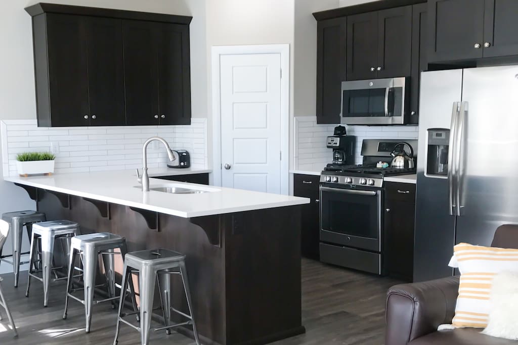 Brand New Kitchen, fully stocked!