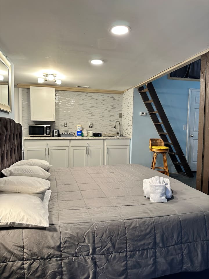 Private Guesthouse W/loft, Short Walk To Beach - Surfside Beach, SC