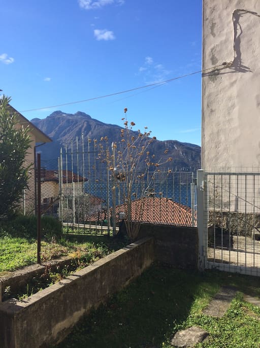 vista lago dal giardino