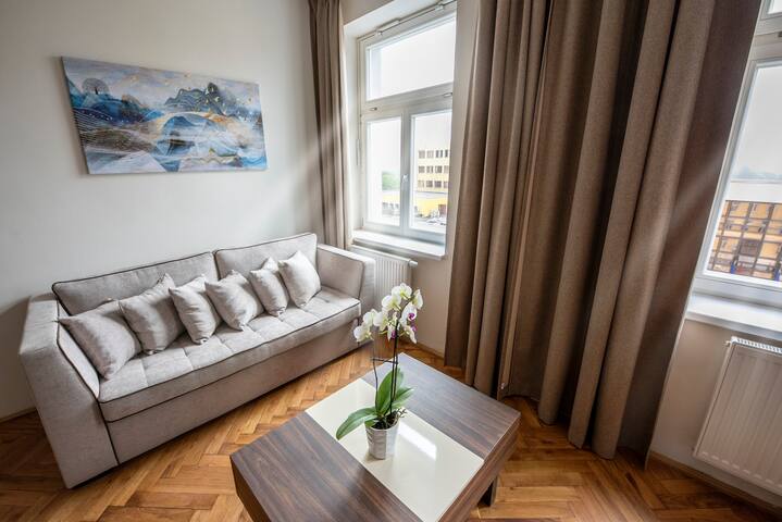 99m2 two bedroom apartment with netflix tv gallery image 3