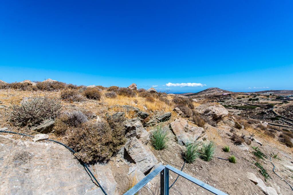 vue du balcon de la chambre 1, au font Tinos