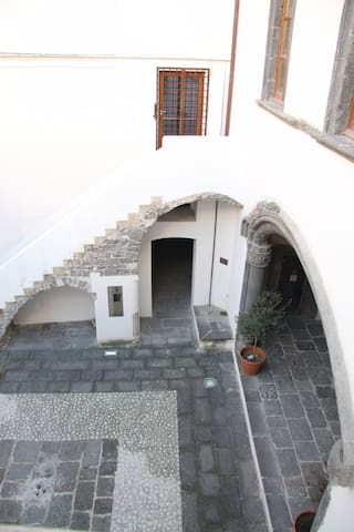 ARCO CATALANO nel centro storico