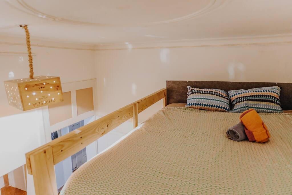Room A - cozy bed in a nicely decorated room