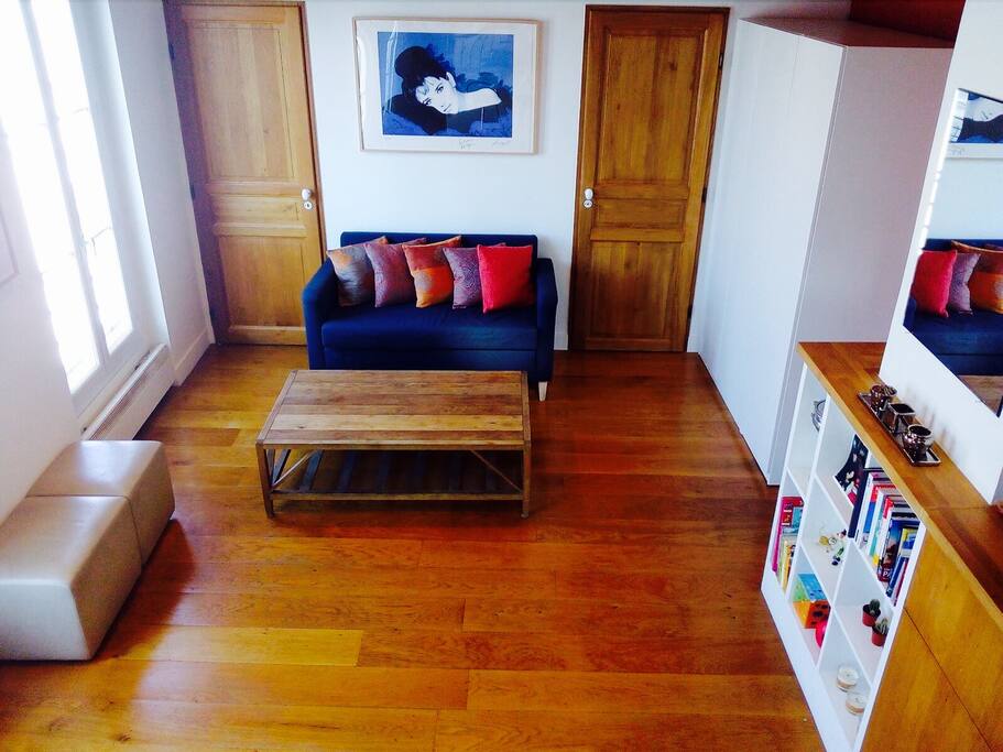 The living-room/Le Salon