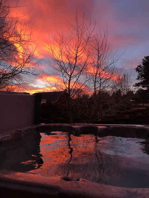 Enjoy a beautiful AZ sunrise in the hot tub!!