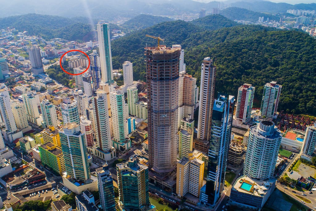 Vista aérea ao lado dos prédios mais altos do Brasil