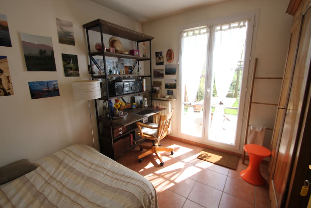 Votre chambre donne sur le jardin