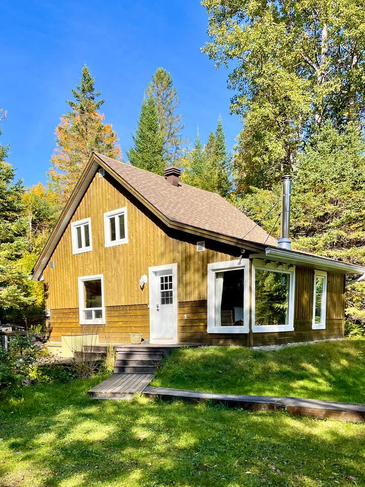 Cozy chalet with spa Chalets for Rent in Chertsey, Quebec, Canada