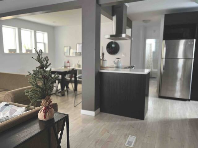 4 bdrm in charming cresentwd. Long term discount! gallery image 3