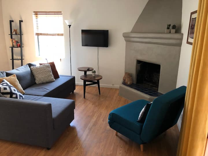 Delightful Sam Hughes Casita near UA and Gem Shows Guesthouses for