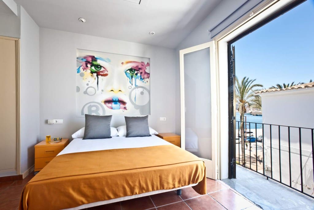 Bedroom (2 Guests Room example)