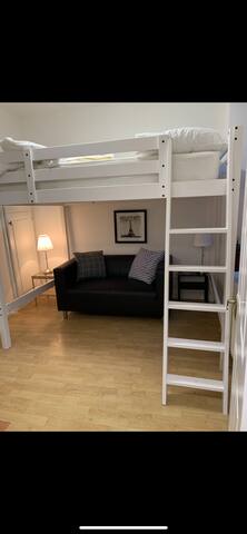 City Centre Riverside bijou apartment 6.