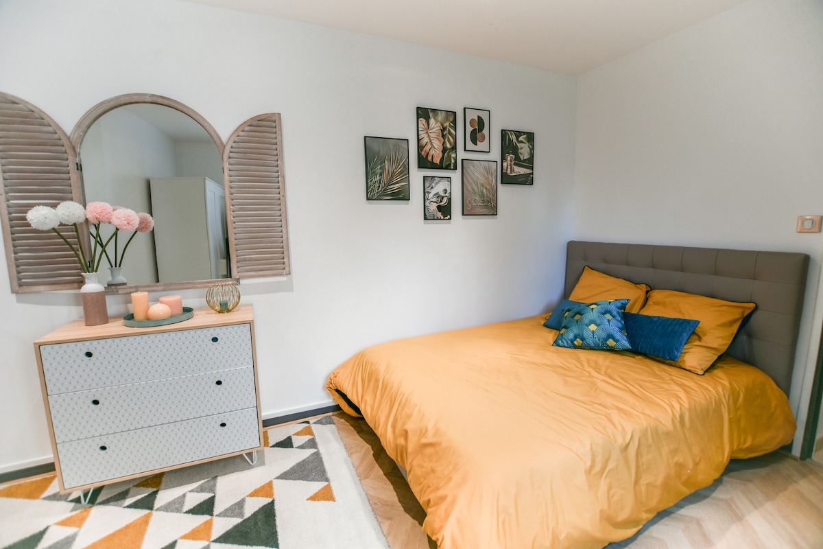 Posteľná bielizeň je hotelovej kvality (matrace s pamäťovou penou) a je pohodlná na pokojné noci.