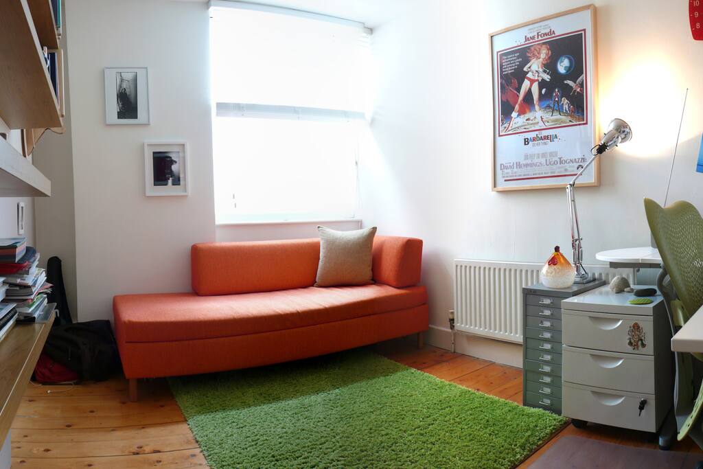 Spare bedroom wth king size sofa bed