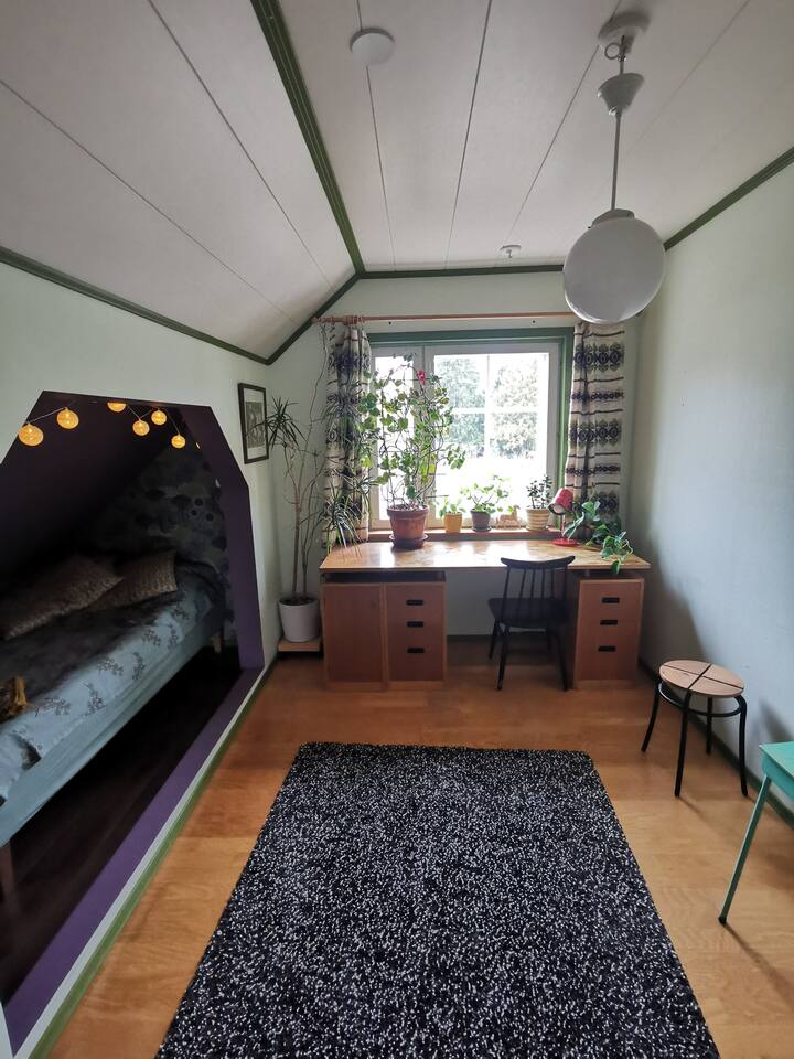 Chumba cha kulala cha pili. 120cm pana kitanda mara mbili katika alcove. 