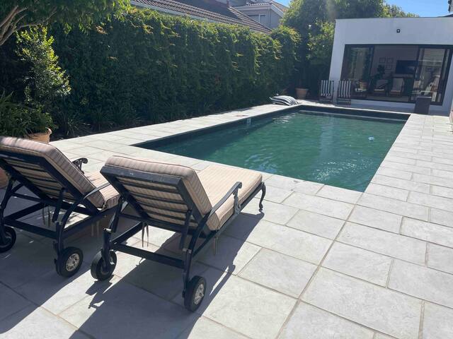 Spacious Family Home with Pool gallery image 3