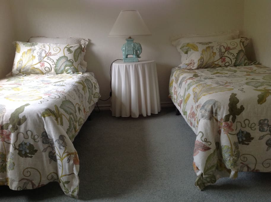 The 2 cosy beds
Option 1