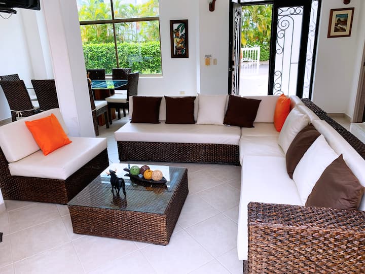 !Espectacular Casa En Hacienda La Estancia! - Melgar