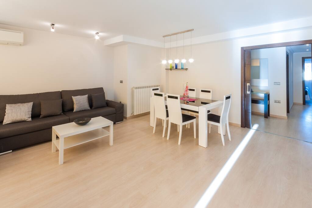 Salón con sofá chaise-longue