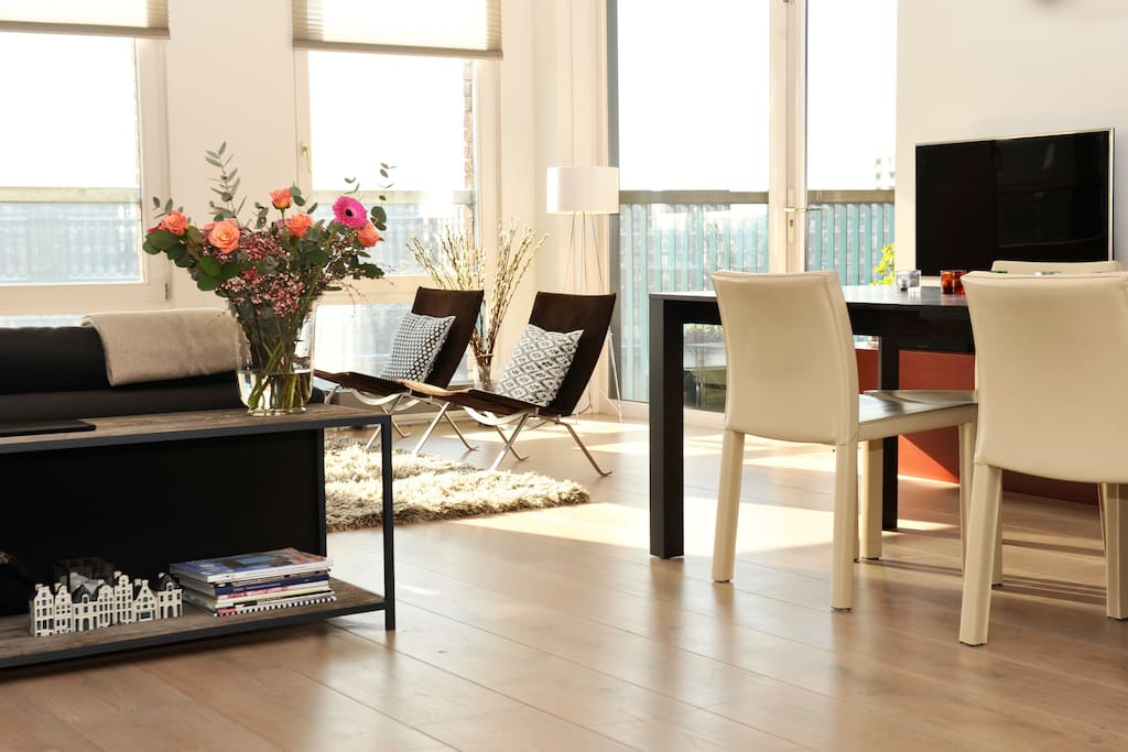 Open en light living room with balcony