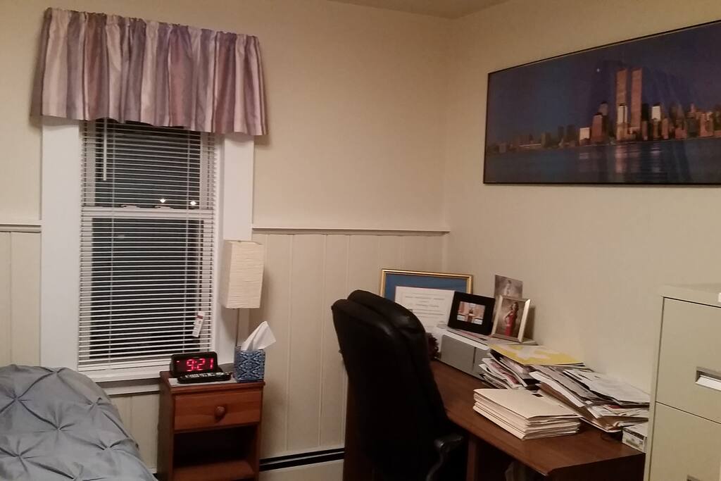 bedroom with desk and window w/ view of Empire State Bldg