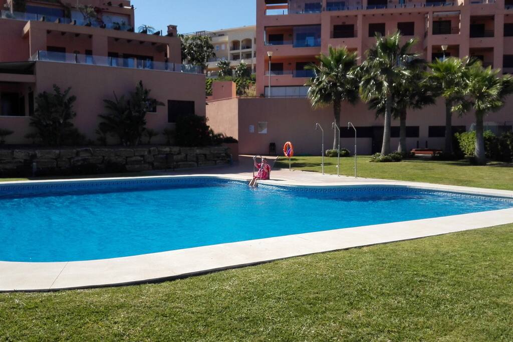 autre vue de la piscine