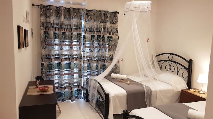 ห้องนอน 2 - เตียงใหญ่ 2 หลัง