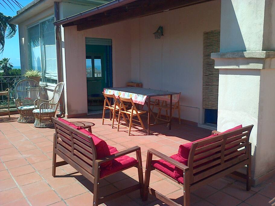 terrazzo con zona pranzo coperta