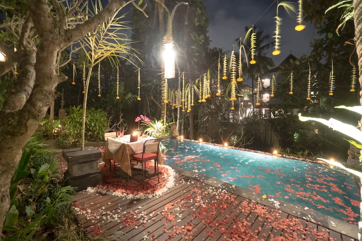 Private Artistic Villa with Jungle view