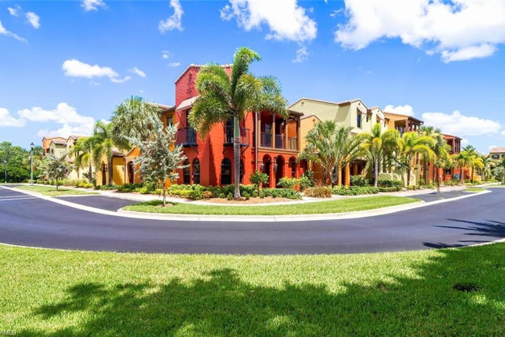 Panoramic view of corner unit