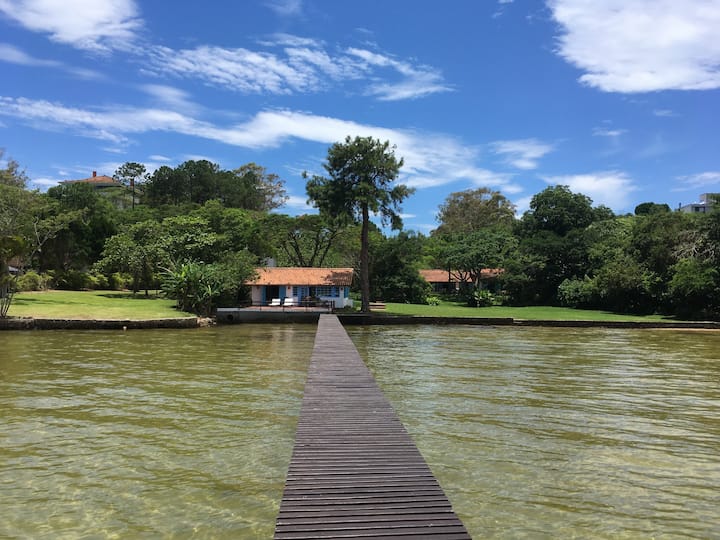 Cottage in front of the lagoon and