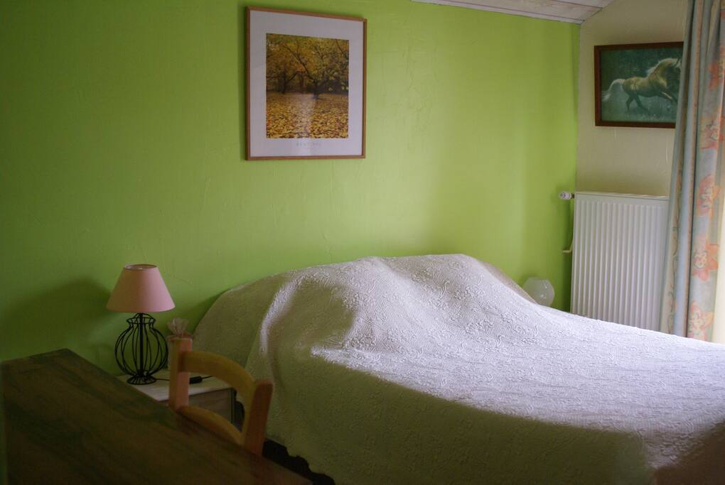 Chambre tillieul lit 140 en rez de chaussée