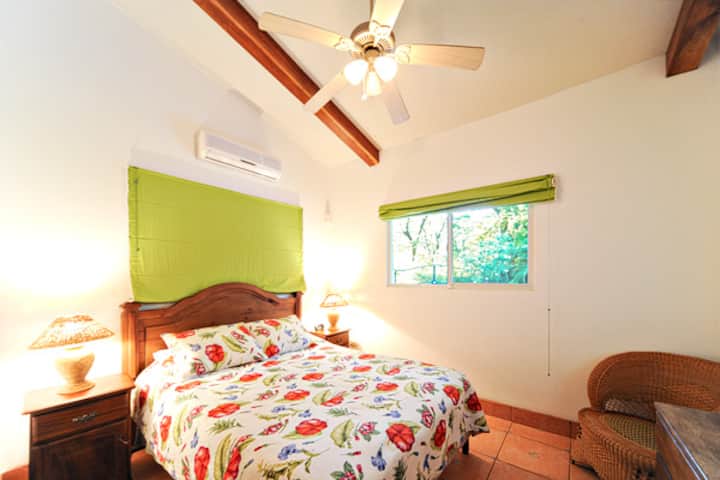 მე-2 საძინებელში არის ორადგილიანი საწოლი