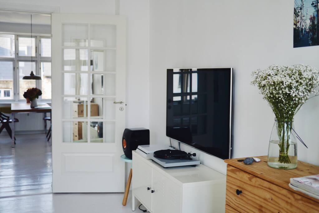 TV, speakers, PS4 and turntable