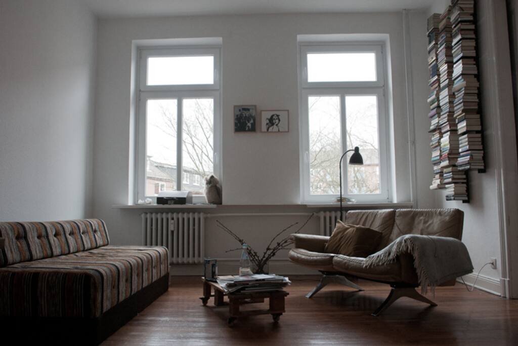1 Wohnzimmer zur Straße mit der Doppelbettcouch