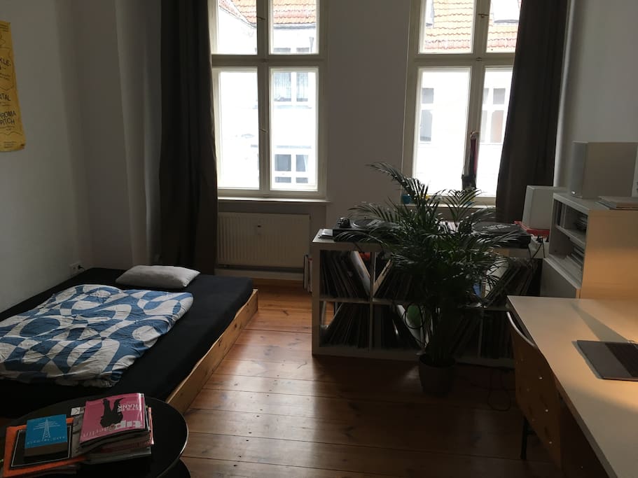 Schlafzimmer 1